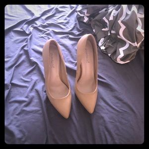Nude pump